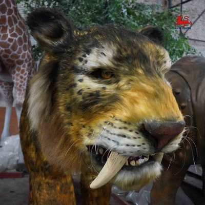 Full Size Animatronic Sabeltandkat Weerbestendig Voor Themapark