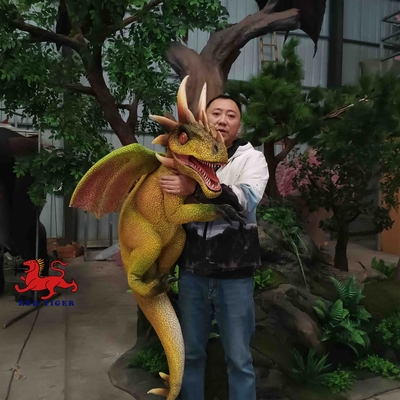 De levensgrote Realistische Draak van de de Babyvlieg van de Dinosaurushandpop Interactieve